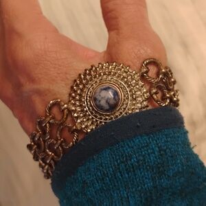 Vyg Metal Blue Gem Bracelet